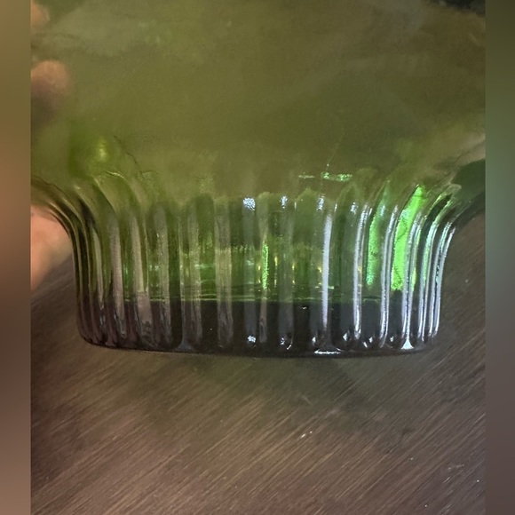 Elegant Green Glass Art Bowl - Picture 4 of 6